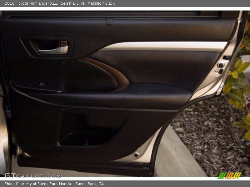 Celestial Silver Metallic / Black 2018 Toyota Highlander XLE