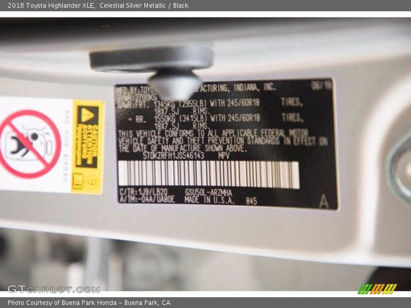 Celestial Silver Metallic / Black 2018 Toyota Highlander XLE