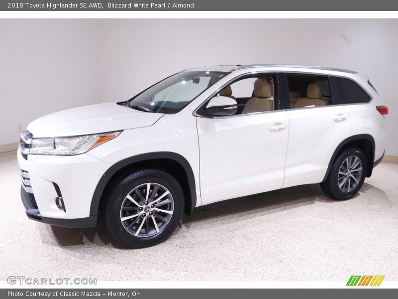 Blizzard White Pearl / Almond 2018 Toyota Highlander SE AWD