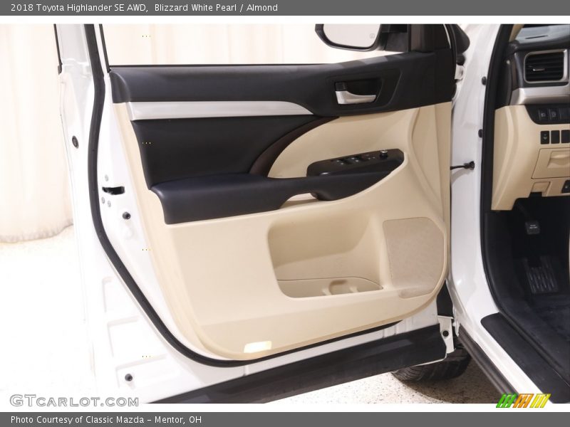 Blizzard White Pearl / Almond 2018 Toyota Highlander SE AWD