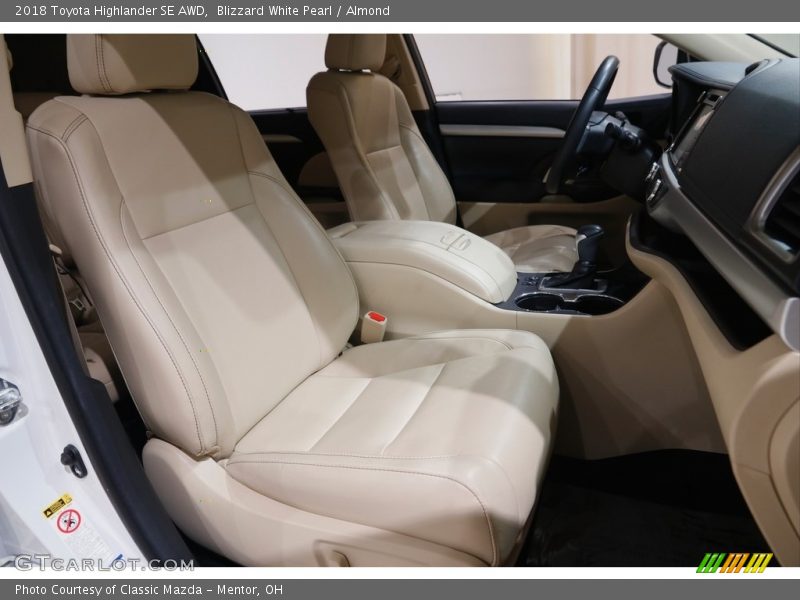Blizzard White Pearl / Almond 2018 Toyota Highlander SE AWD