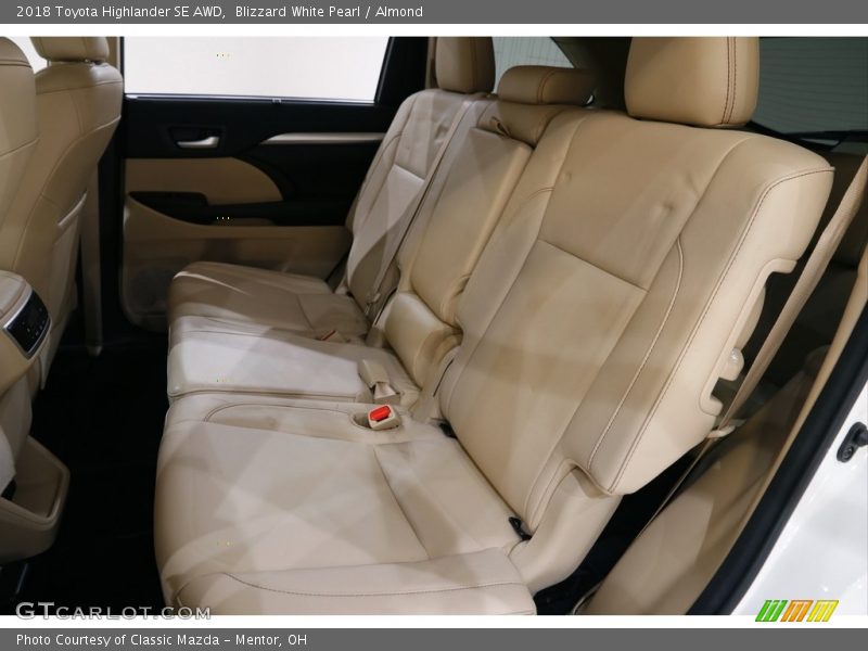 Blizzard White Pearl / Almond 2018 Toyota Highlander SE AWD