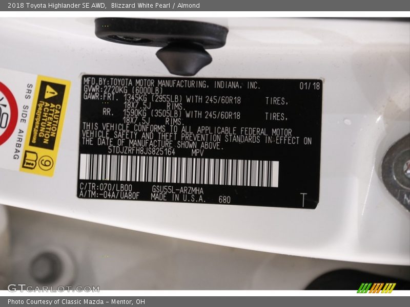 Blizzard White Pearl / Almond 2018 Toyota Highlander SE AWD