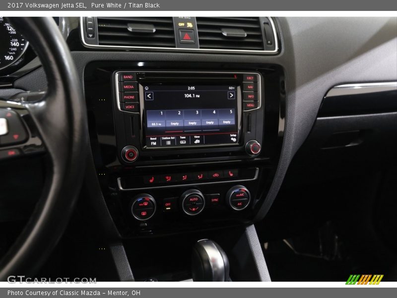 Pure White / Titan Black 2017 Volkswagen Jetta SEL