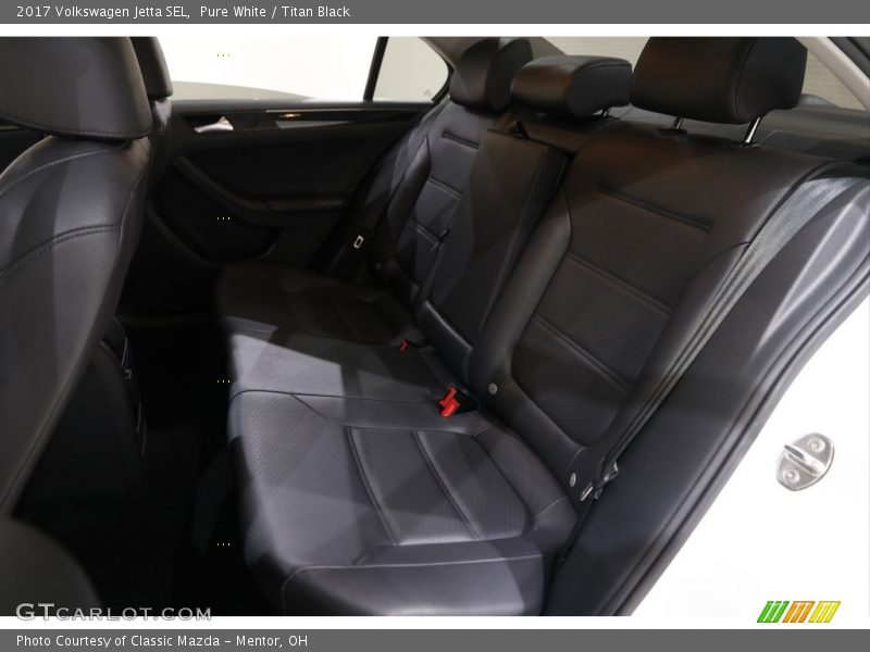 Pure White / Titan Black 2017 Volkswagen Jetta SEL