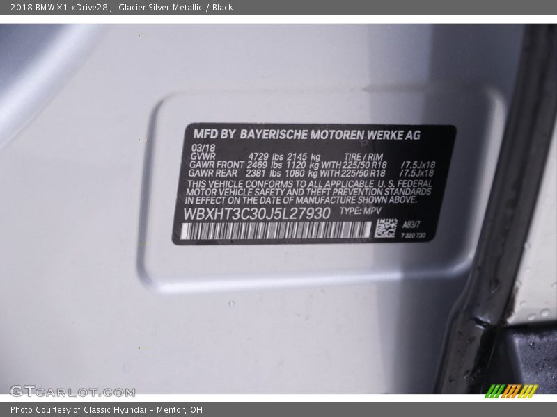 Glacier Silver Metallic / Black 2018 BMW X1 xDrive28i