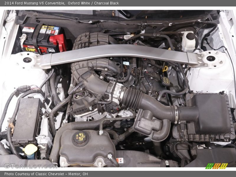 Oxford White / Charcoal Black 2014 Ford Mustang V6 Convertible