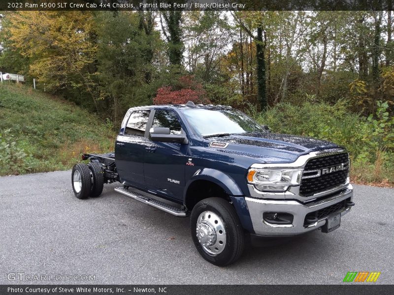 Front 3/4 View of 2022 4500 SLT Crew Cab 4x4 Chassis