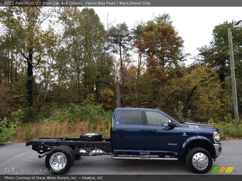  2022 4500 SLT Crew Cab 4x4 Chassis Patriot Blue Pearl