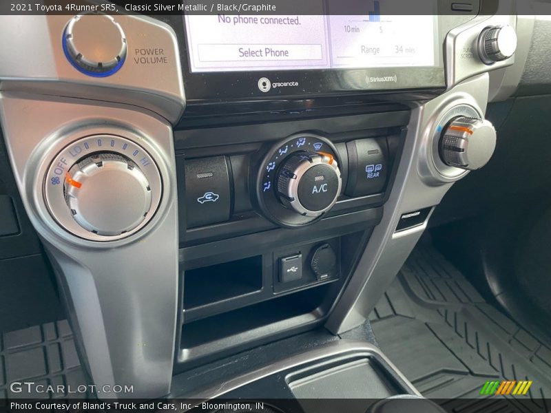 Classic Silver Metallic / Black/Graphite 2021 Toyota 4Runner SR5