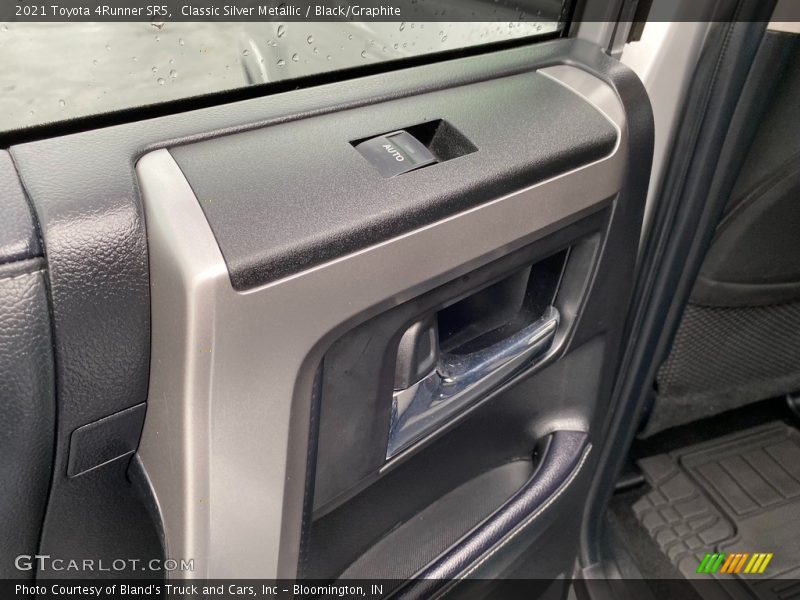 Classic Silver Metallic / Black/Graphite 2021 Toyota 4Runner SR5