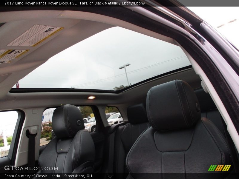 Farallon Black Metallic / Ebony/Ebony 2017 Land Rover Range Rover Evoque SE