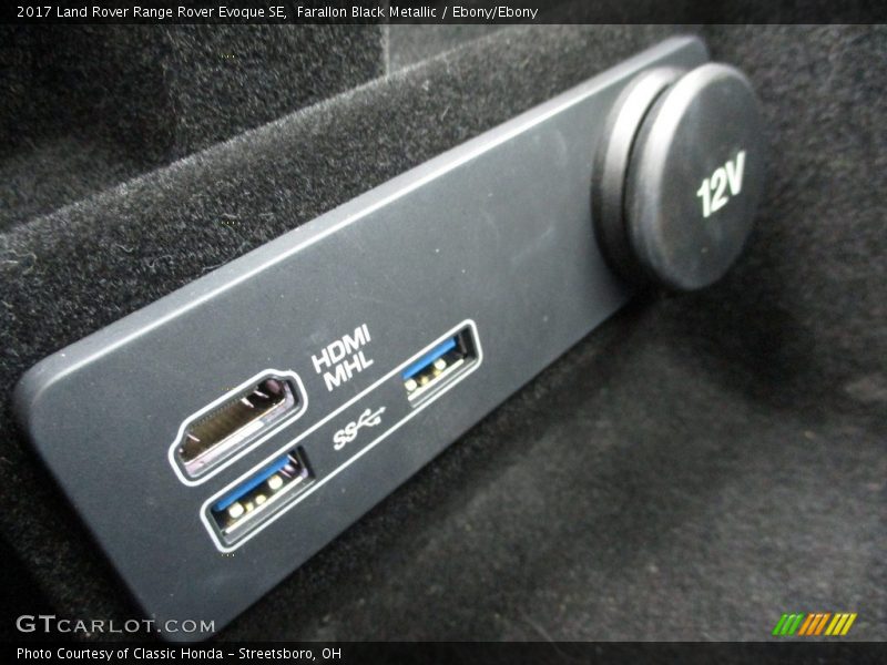 Farallon Black Metallic / Ebony/Ebony 2017 Land Rover Range Rover Evoque SE