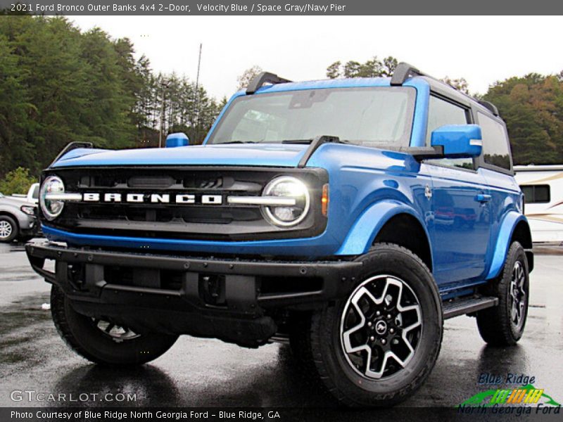 Front 3/4 View of 2021 Bronco Outer Banks 4x4 2-Door