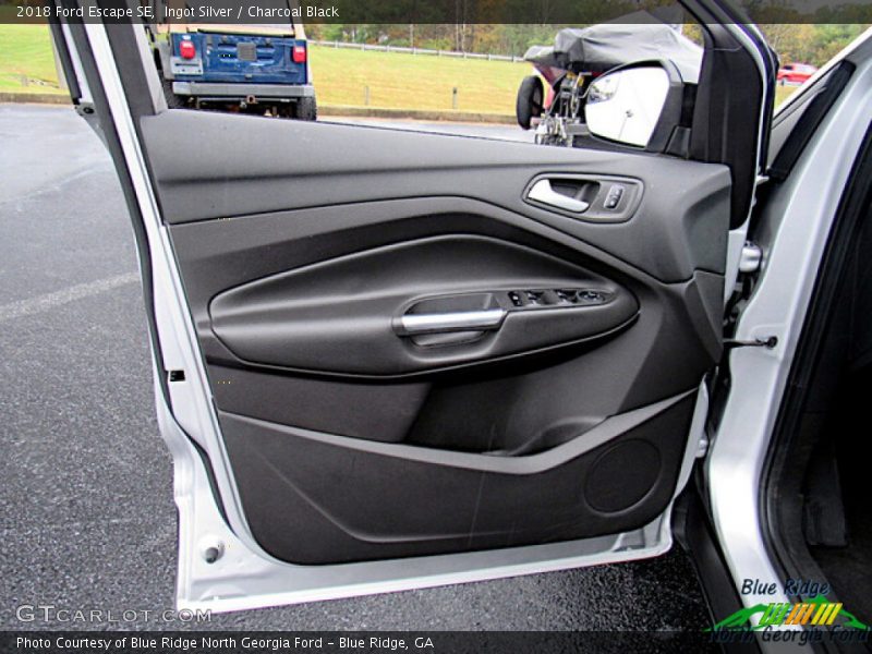 Ingot Silver / Charcoal Black 2018 Ford Escape SE