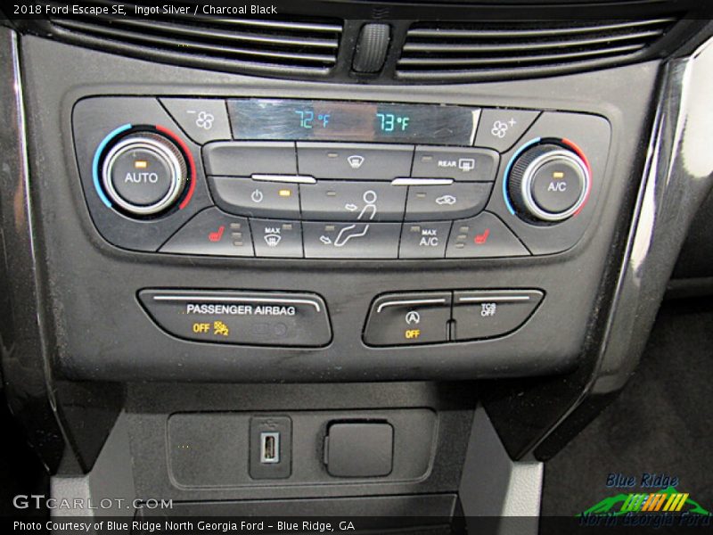 Ingot Silver / Charcoal Black 2018 Ford Escape SE