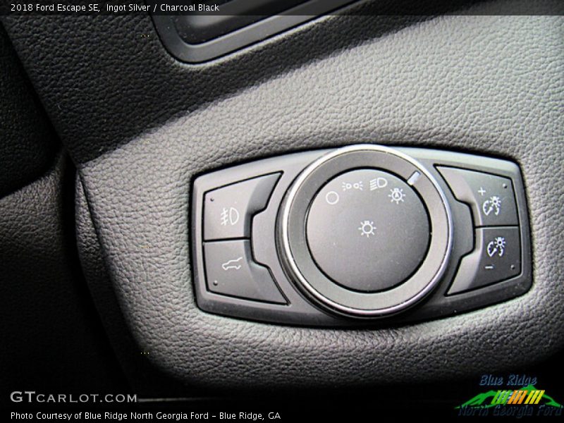 Ingot Silver / Charcoal Black 2018 Ford Escape SE