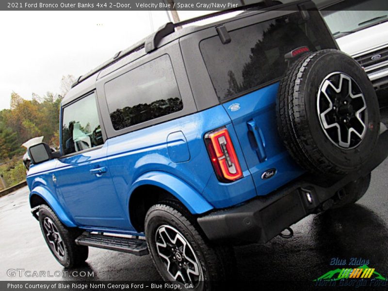 Velocity Blue / Space Gray/Navy Pier 2021 Ford Bronco Outer Banks 4x4 2-Door