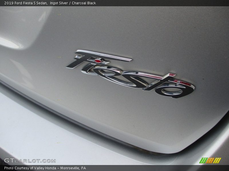 Ingot Silver / Charcoal Black 2019 Ford Fiesta S Sedan