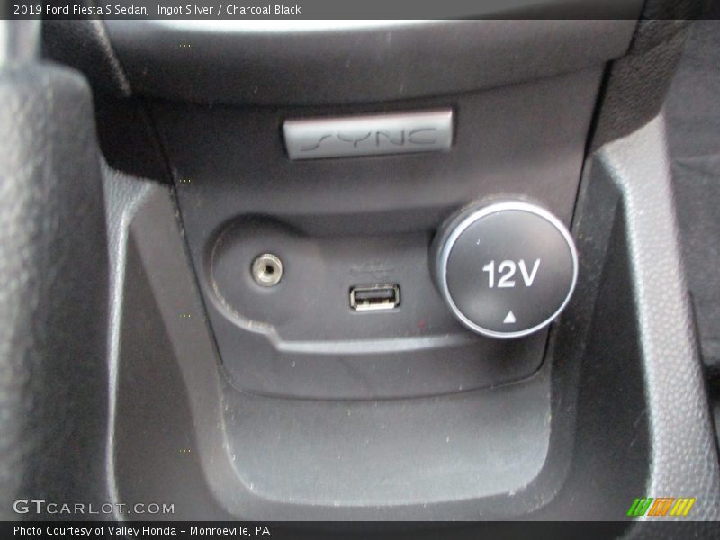 Ingot Silver / Charcoal Black 2019 Ford Fiesta S Sedan