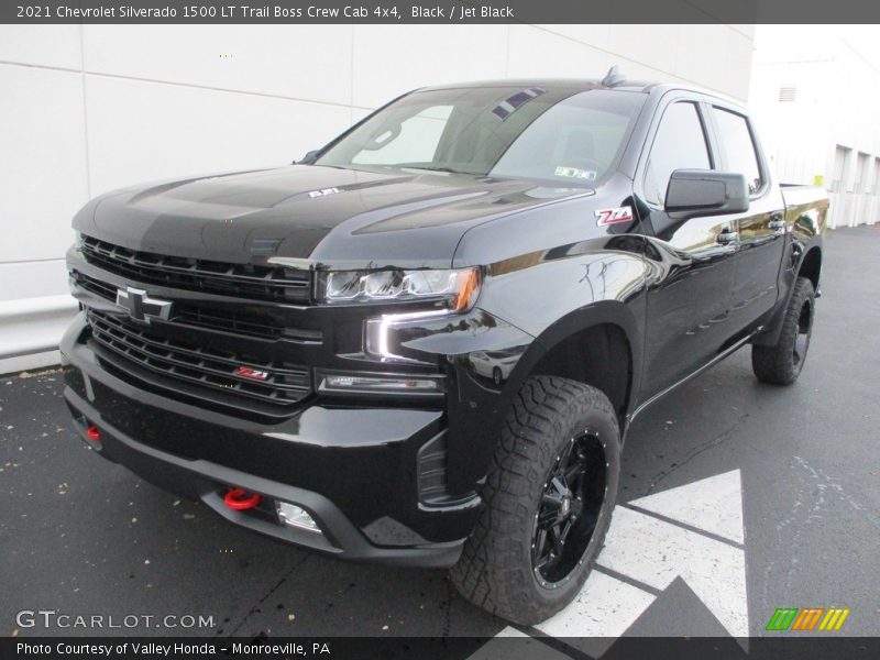 Front 3/4 View of 2021 Silverado 1500 LT Trail Boss Crew Cab 4x4