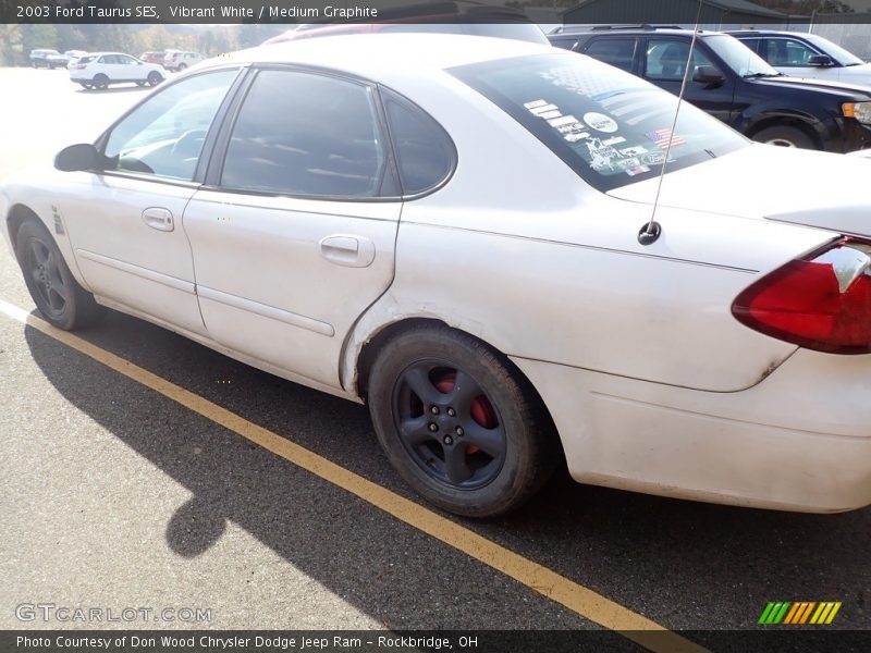 Vibrant White / Medium Graphite 2003 Ford Taurus SES