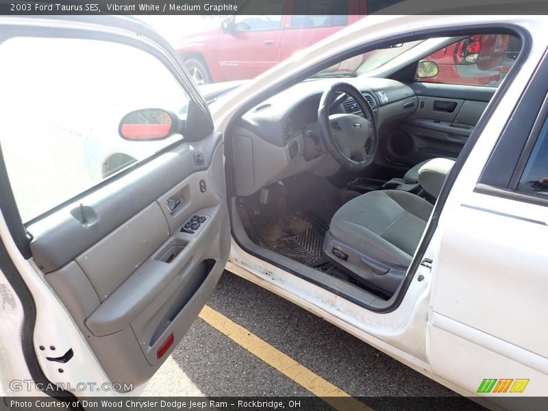Vibrant White / Medium Graphite 2003 Ford Taurus SES