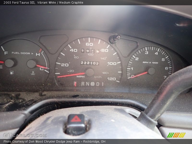 Vibrant White / Medium Graphite 2003 Ford Taurus SES