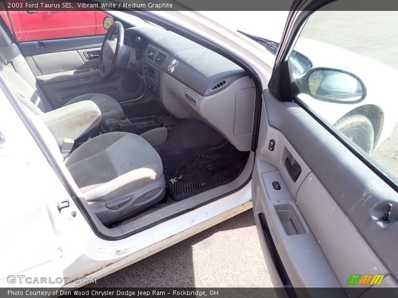 Vibrant White / Medium Graphite 2003 Ford Taurus SES