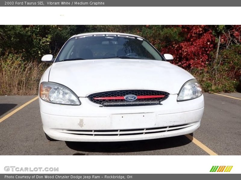 Vibrant White / Medium Graphite 2003 Ford Taurus SES
