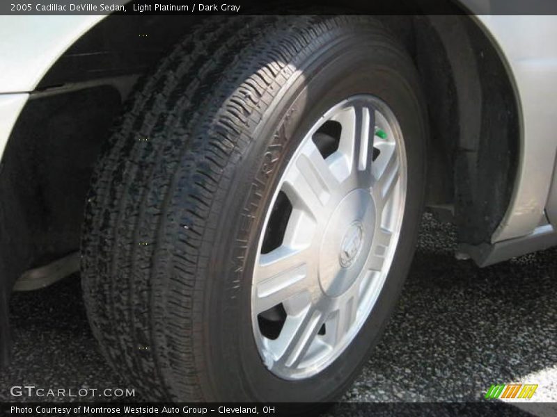 Light Platinum / Dark Gray 2005 Cadillac DeVille Sedan