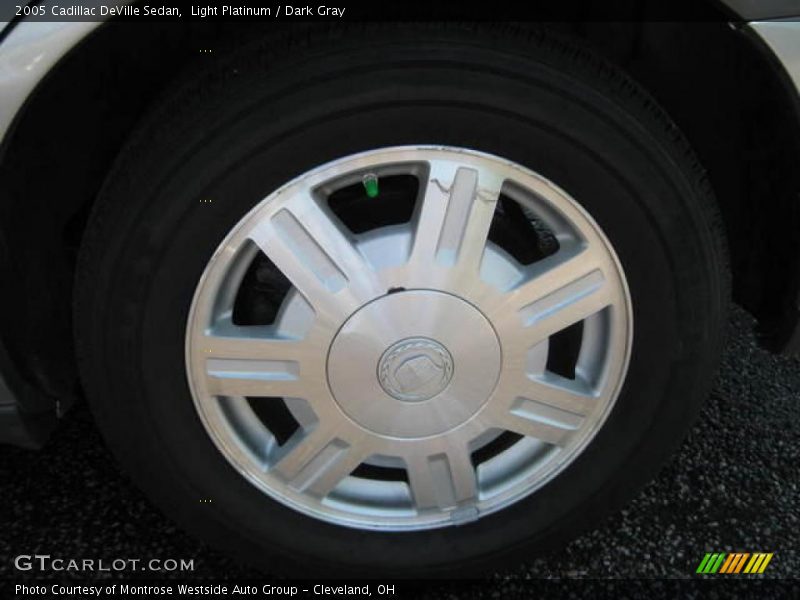 Light Platinum / Dark Gray 2005 Cadillac DeVille Sedan