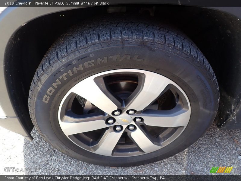 Summit White / Jet Black 2019 Chevrolet Traverse LT AWD