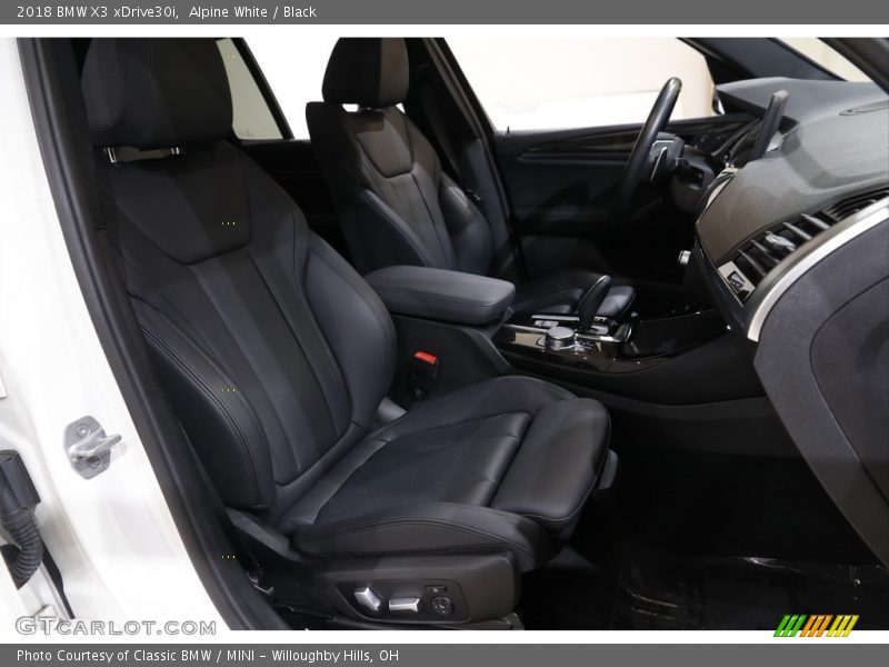 Alpine White / Black 2018 BMW X3 xDrive30i