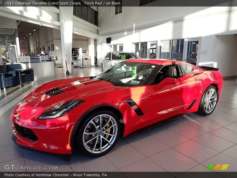 Front 3/4 View of 2017 Corvette Grand Sport Coupe