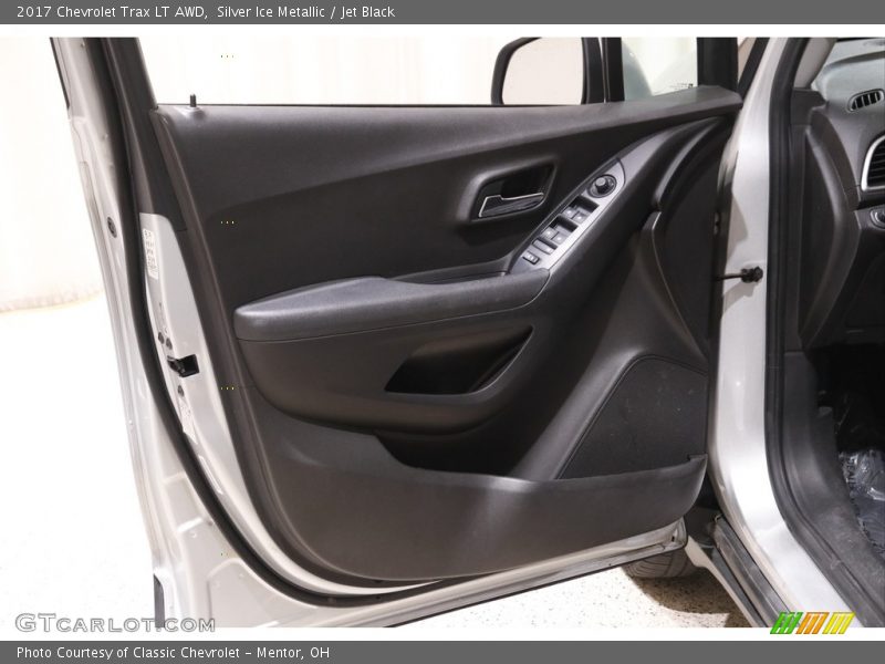 Silver Ice Metallic / Jet Black 2017 Chevrolet Trax LT AWD