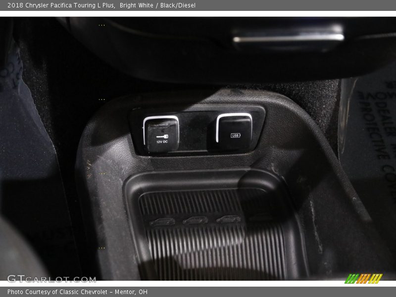 Bright White / Black/Diesel 2018 Chrysler Pacifica Touring L Plus