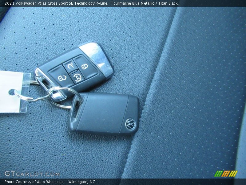 Keys of 2021 Atlas Cross Sport SE Technology R-Line