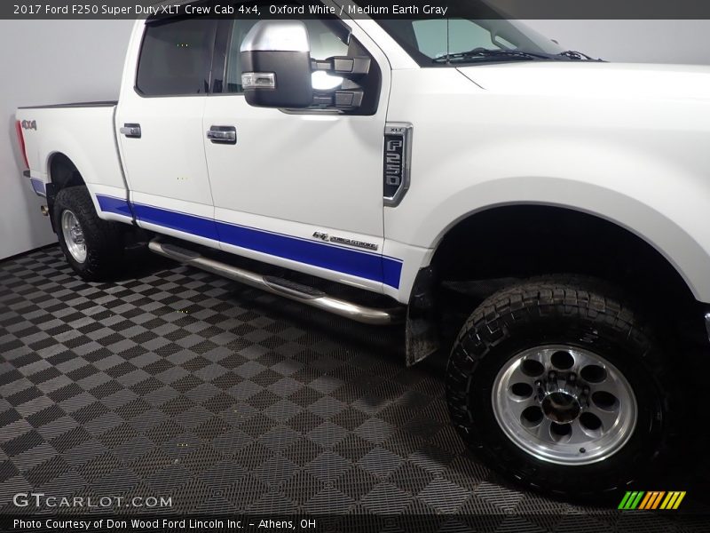 Oxford White / Medium Earth Gray 2017 Ford F250 Super Duty XLT Crew Cab 4x4