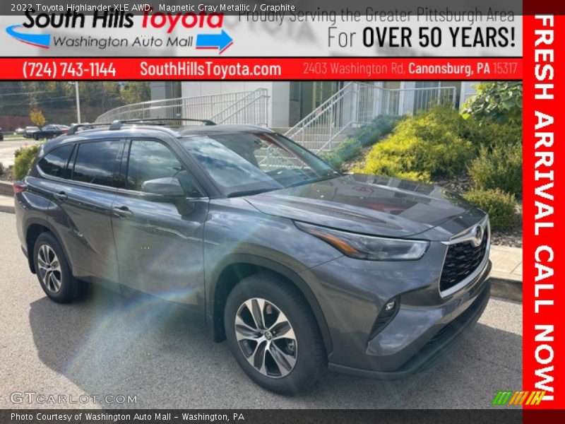 Magnetic Gray Metallic / Graphite 2022 Toyota Highlander XLE AWD