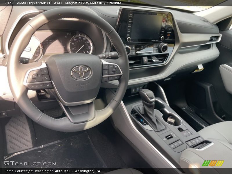 Magnetic Gray Metallic / Graphite 2022 Toyota Highlander XLE AWD