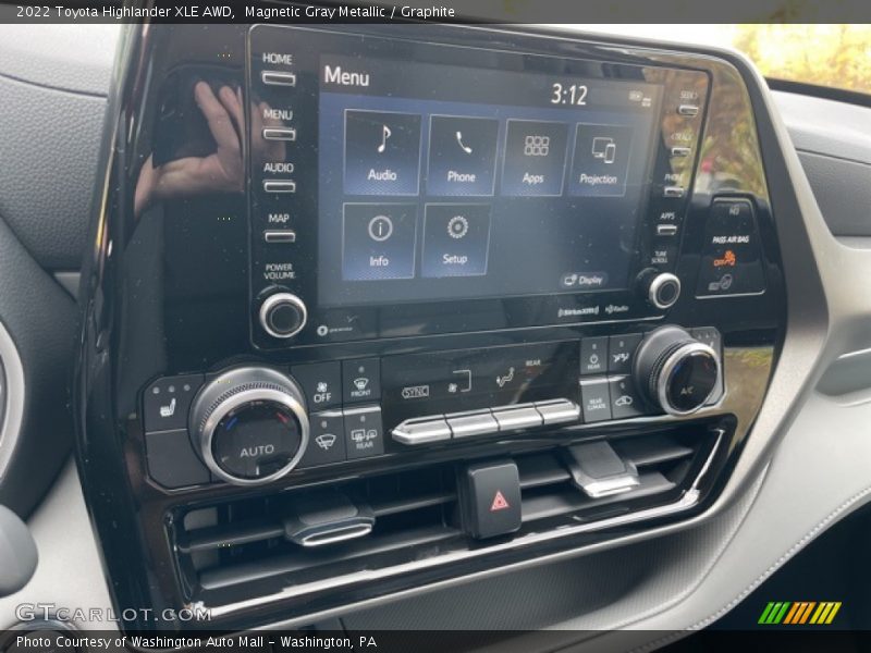Magnetic Gray Metallic / Graphite 2022 Toyota Highlander XLE AWD