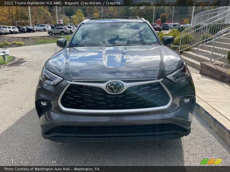 Magnetic Gray Metallic / Graphite 2022 Toyota Highlander XLE AWD