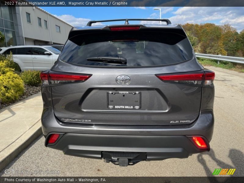 Magnetic Gray Metallic / Graphite 2022 Toyota Highlander XLE AWD