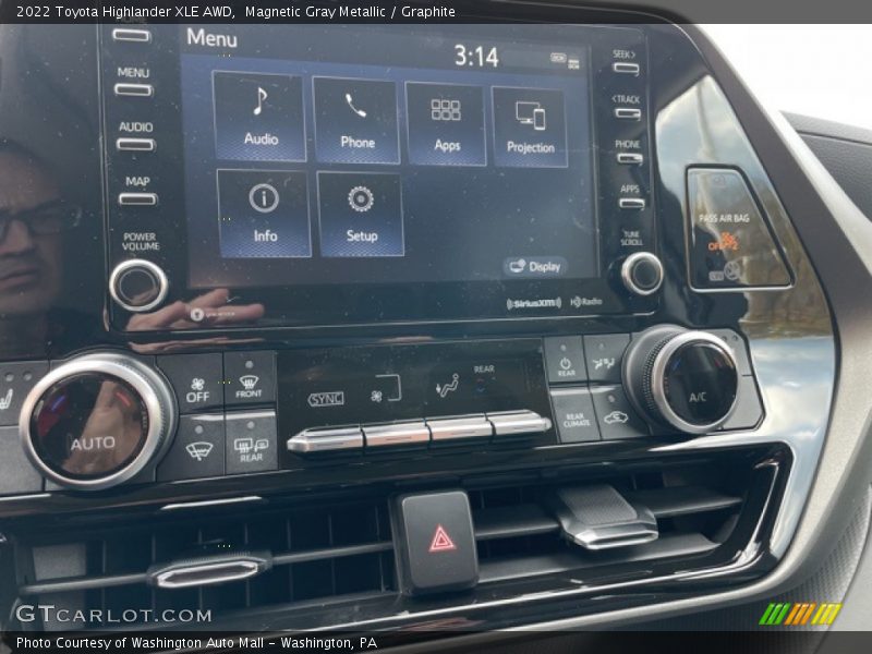 Controls of 2022 Highlander XLE AWD