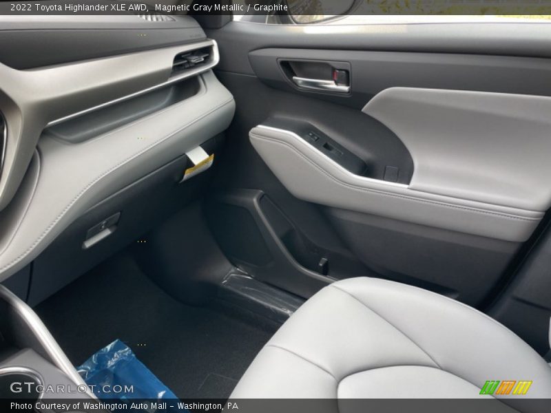 Front Seat of 2022 Highlander XLE AWD