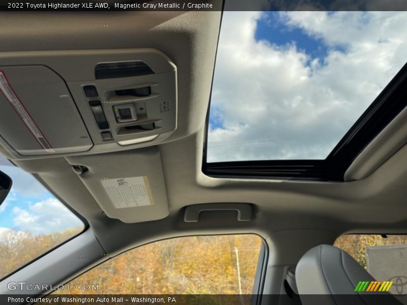 Magnetic Gray Metallic / Graphite 2022 Toyota Highlander XLE AWD