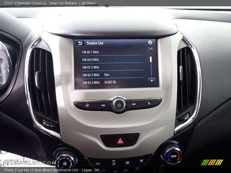 Silver Ice Metallic / Jet Black 2017 Chevrolet Cruze LS