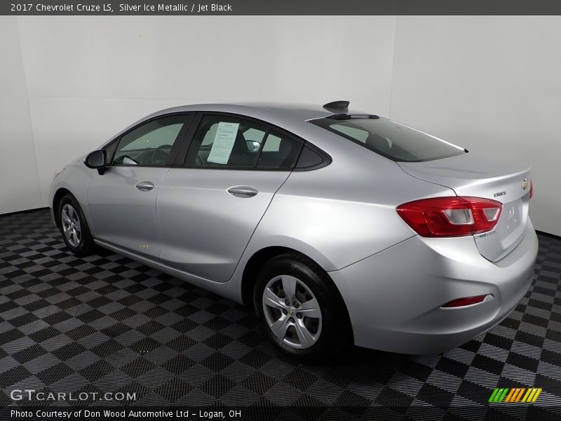 Silver Ice Metallic / Jet Black 2017 Chevrolet Cruze LS