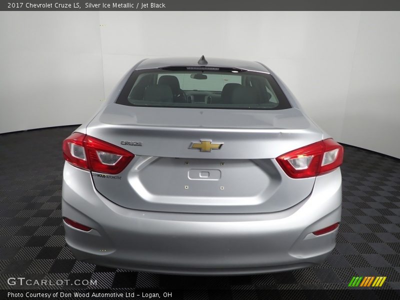Silver Ice Metallic / Jet Black 2017 Chevrolet Cruze LS
